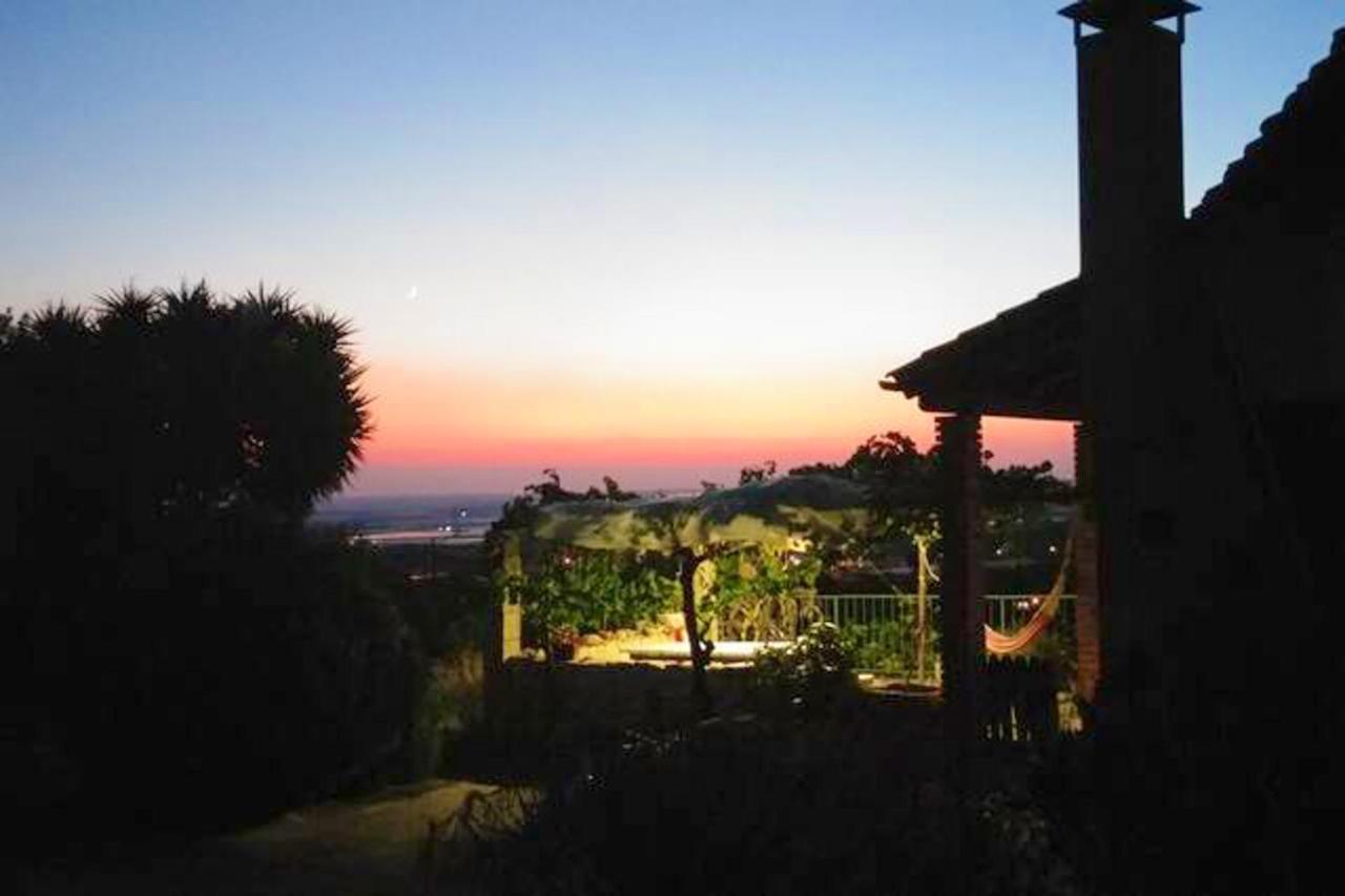 One Bedroom Appartement With Wifi At Chiaramonte Gulfi Bagian luar foto